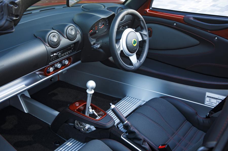Интерьер Lotus Elise Sport 220 Special Colour Edition 2020 года  (JP) (фото 4 из 33)
